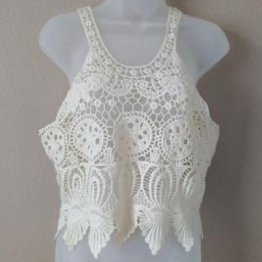 Lulumari lace cream tank top size medium
